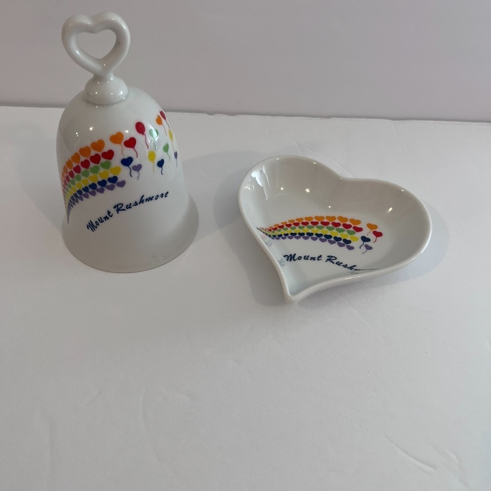 Vintage Mount Rushmore Souvenir Ceramic Bell & Heart Hearts & Balloons